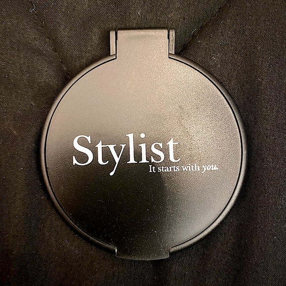 SOLD❗️NEW MKMakeup Bag+Mac Makeup x 3 - Picture 9 of 10